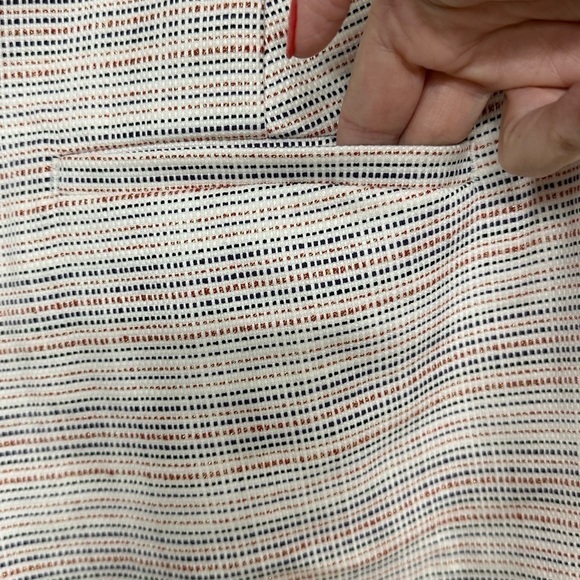 Loft shorts 4 inch inseam Size 14 - Dark Navy & Metallic Red threads. - Picture 9 of 13